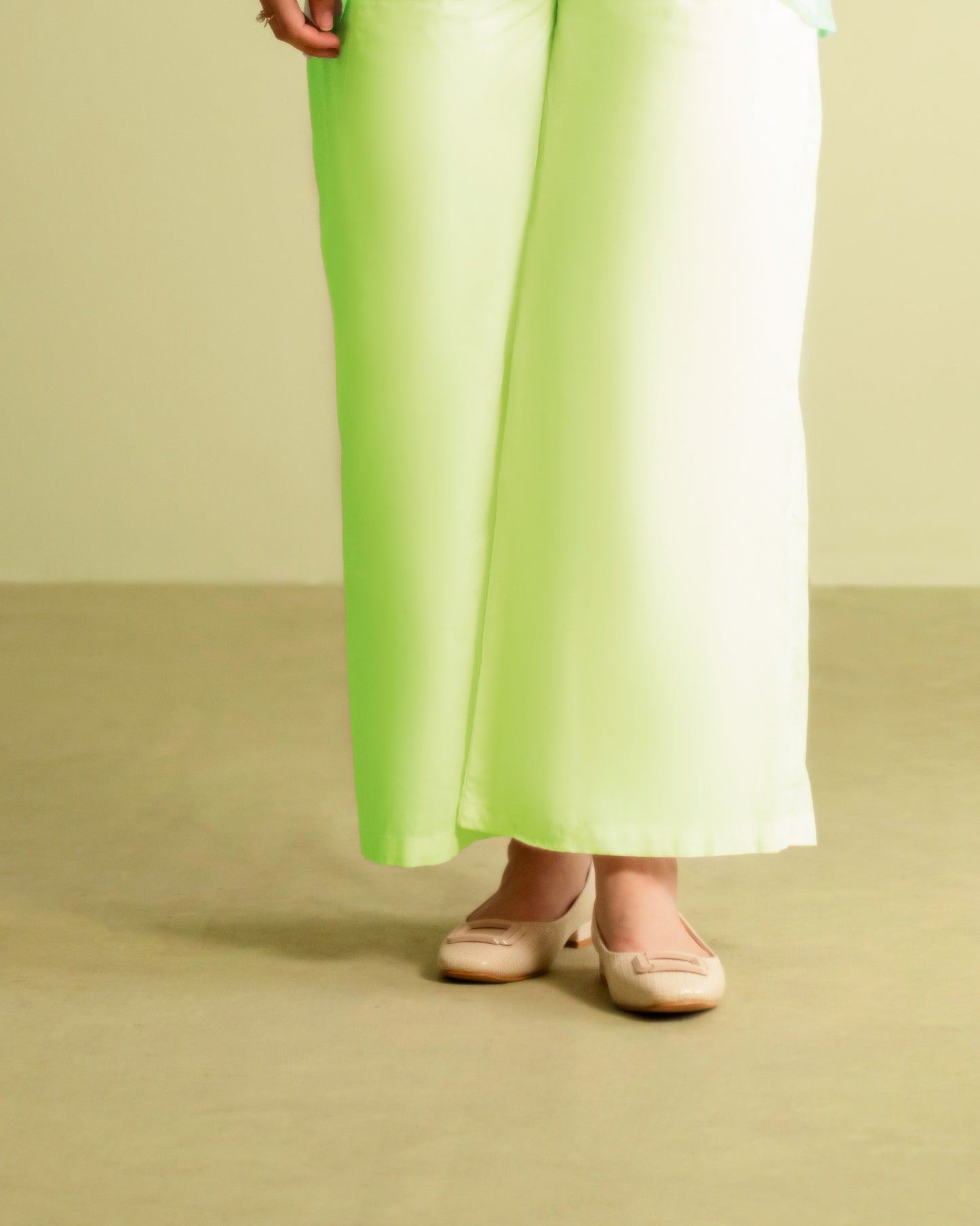Alara - Loose-Fit Straight Trouser